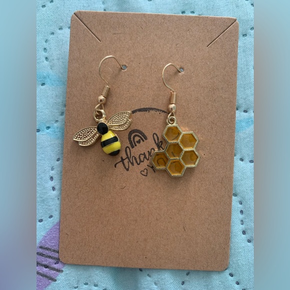 Free with bundle Bee earrings with honeycomb - Picture 4 of 4